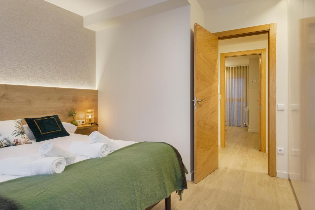 Apartamentos La Muralla De Хака Экстерьер фото