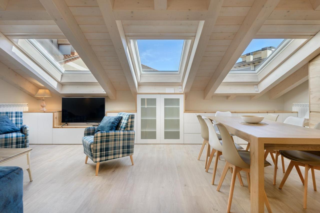 Apartamentos La Muralla De Хака Экстерьер фото
