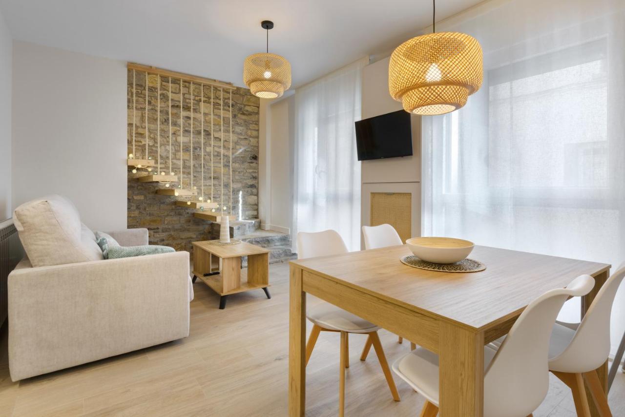 Apartamentos La Muralla De Хака Экстерьер фото